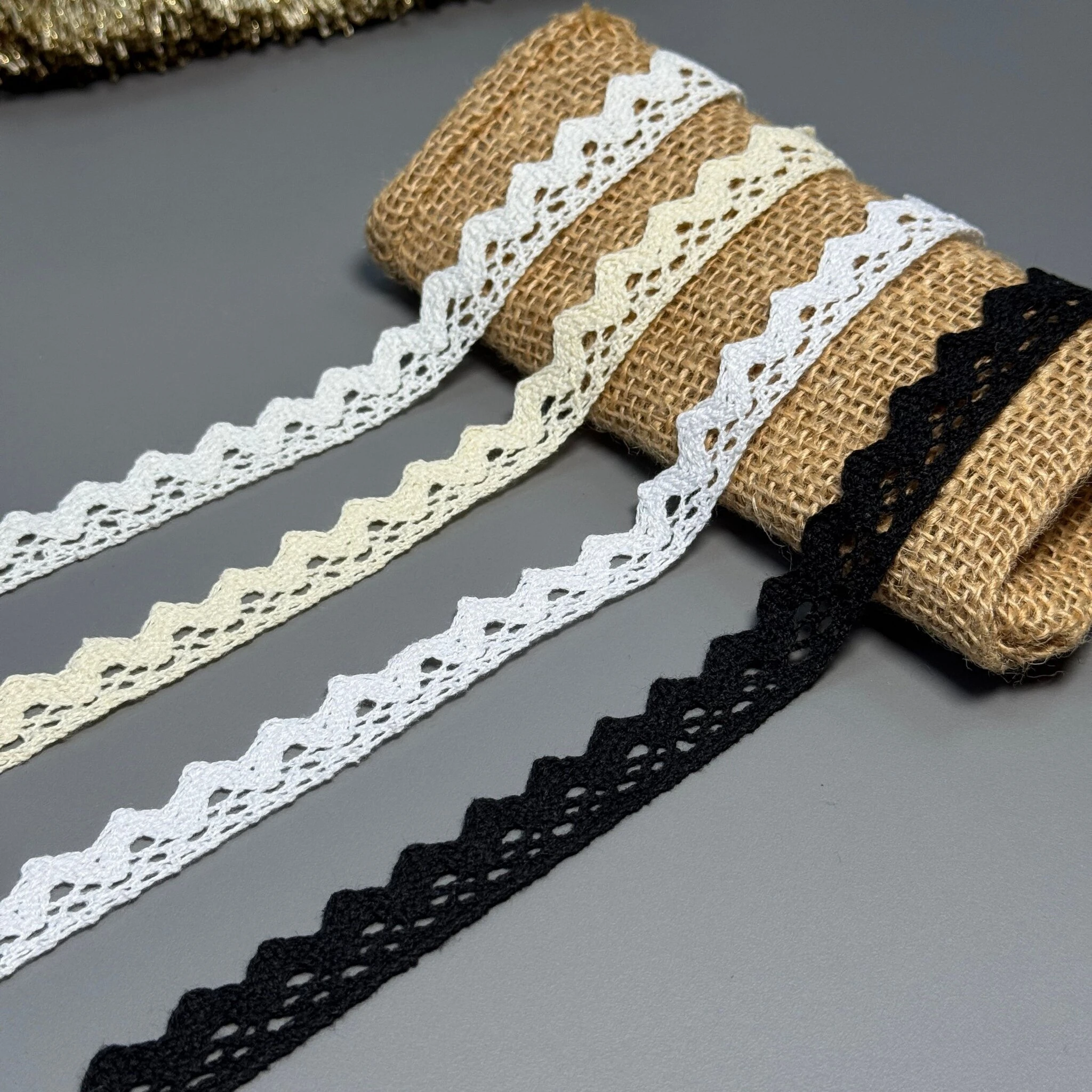 Мереживо макраме оптом — рельєфні візерунки, фестони й стабільна посадка для суконь, жакетів та аксесуарів
