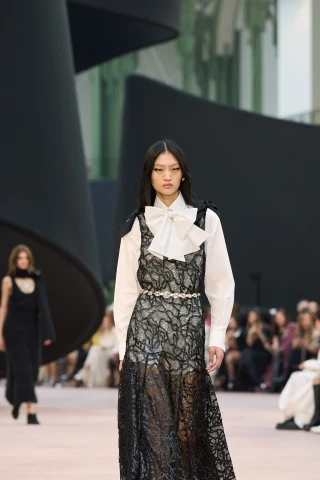 Наймодніші мереживні сукні сезону осінь-зима 2025/2026