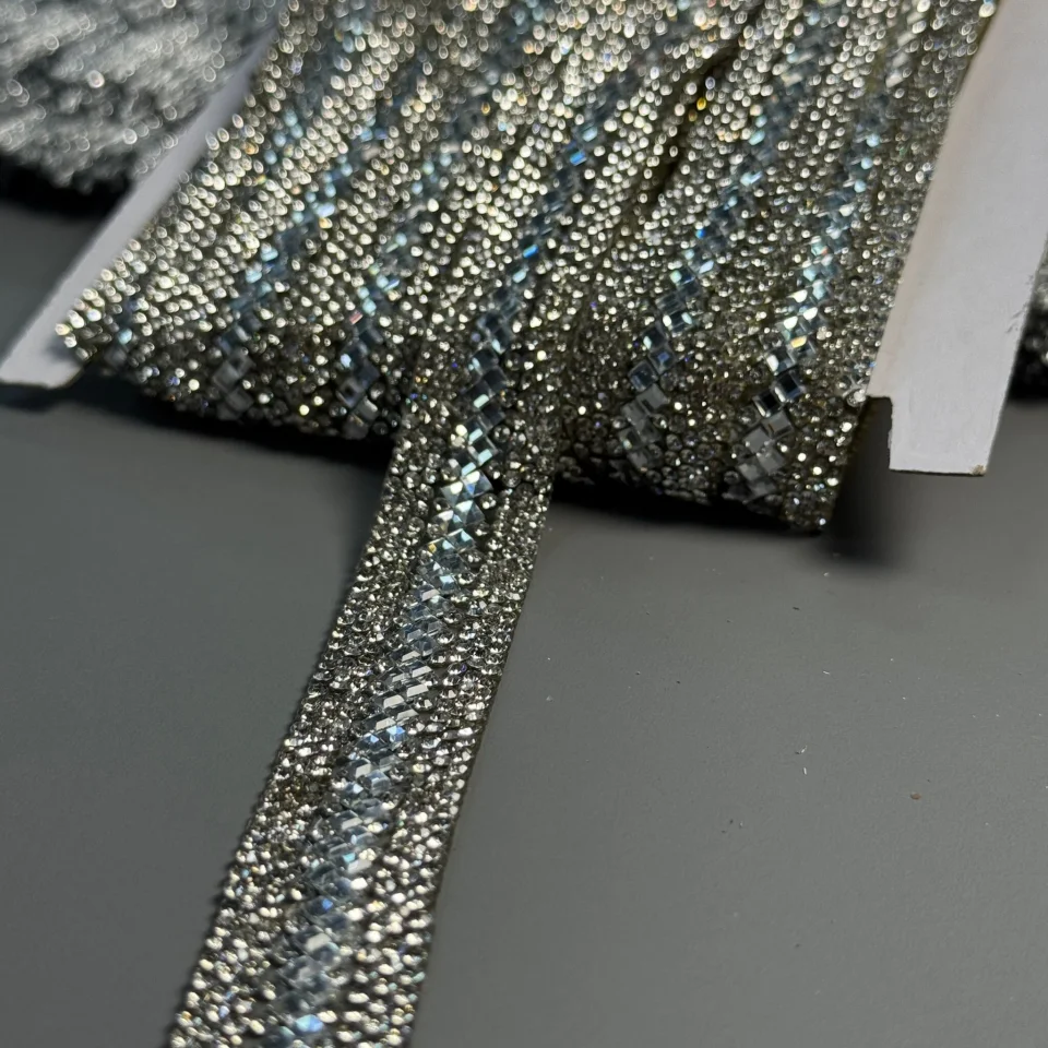 Тасьма клейова з стразами ss6+2.5*5 (10 метрів), прозорий