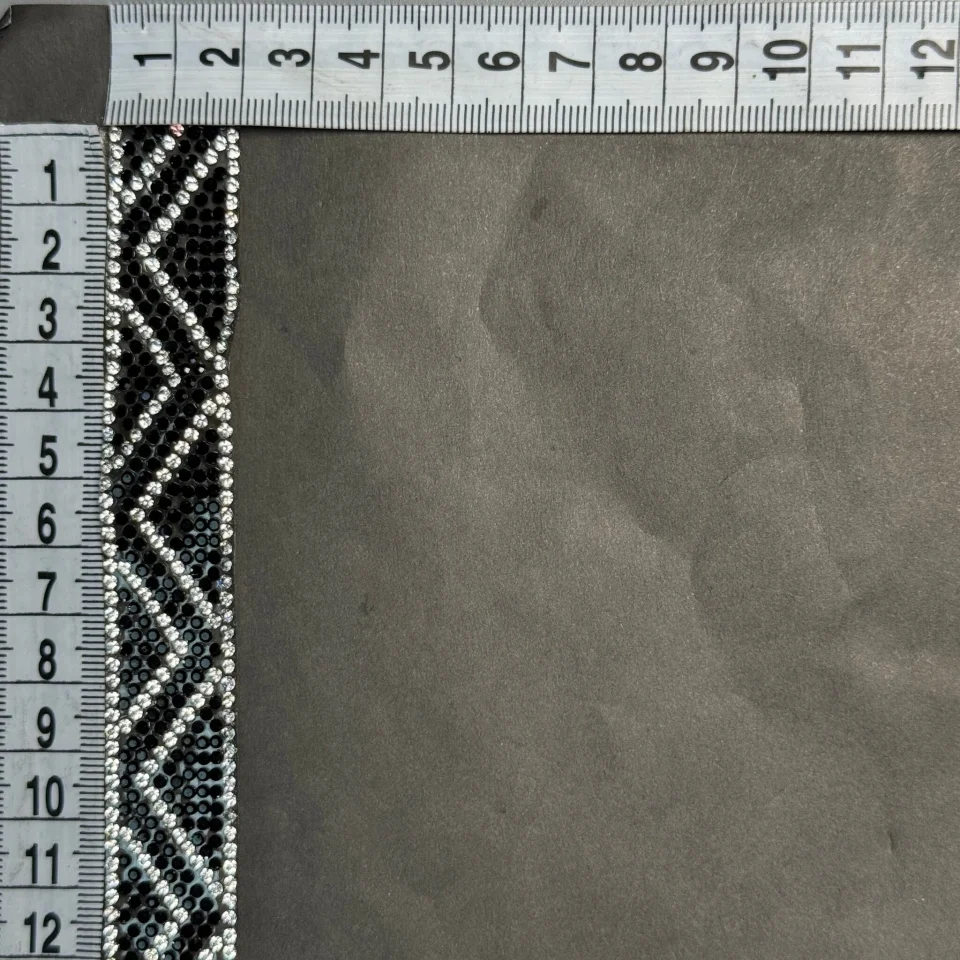 Тасьма клейова з стразами ss6-3 (10 метрів), чорний+прозорий