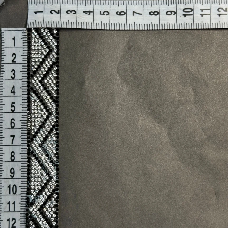 Тасьма клейова з стразами ss6-3 (10 метрів), прозорий+чорний