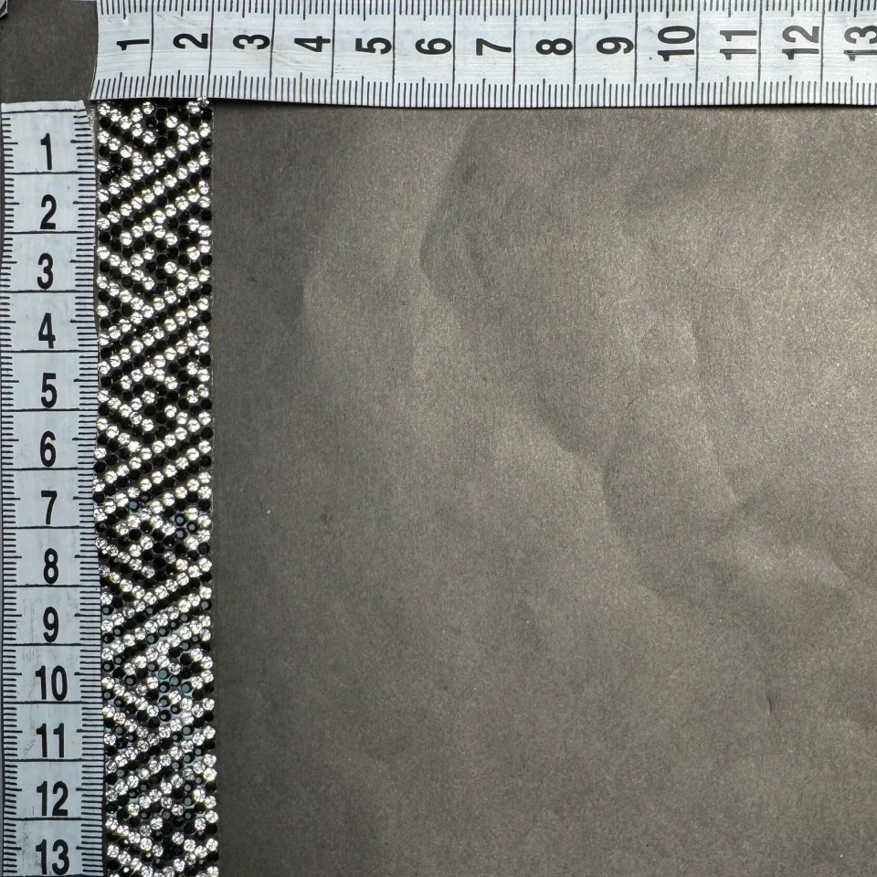 Тасьма клейова з стразами ss6-2 (10 метрів), чорний+прозорий