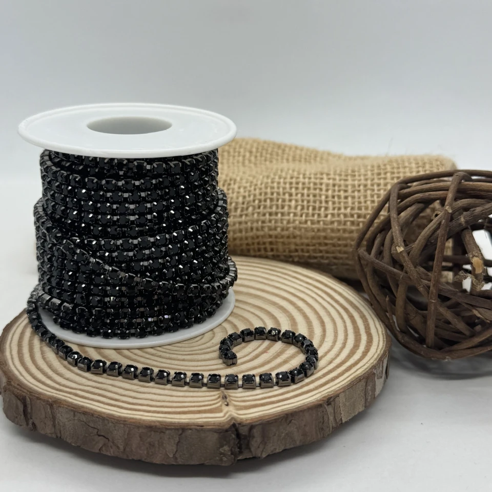 Цепі камні на бабінах ss 16 4 мм (10 ярдів), чорний