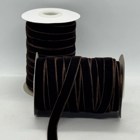 Стрічка оксамит 1 см (25 ярдів/22,75 м.), 70 темний коричневий