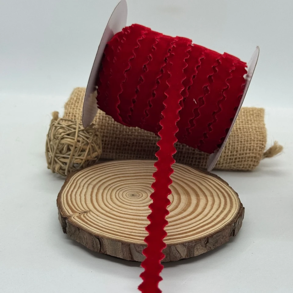 Стрічка вюнчик оксамитовий 1 см (25 ярдів/ 22,75 м.), 41 червоний