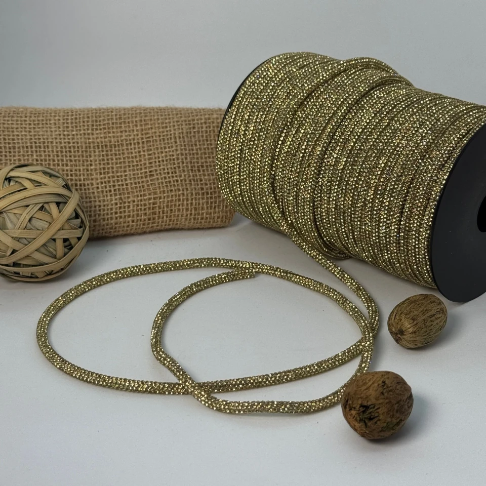 Стразовый шнур 4 мм 8 рядов (50 м), светлый золото