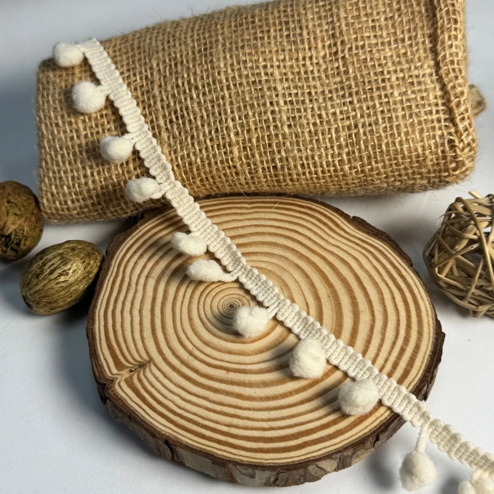 Тесьма с помпонами 6666-2 (20 ярдов/18,28 м.), 02 молочный