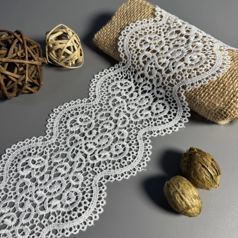 Мереживо поліестер 37 11 см.(20-22 метрів), молочний (20 метрів)