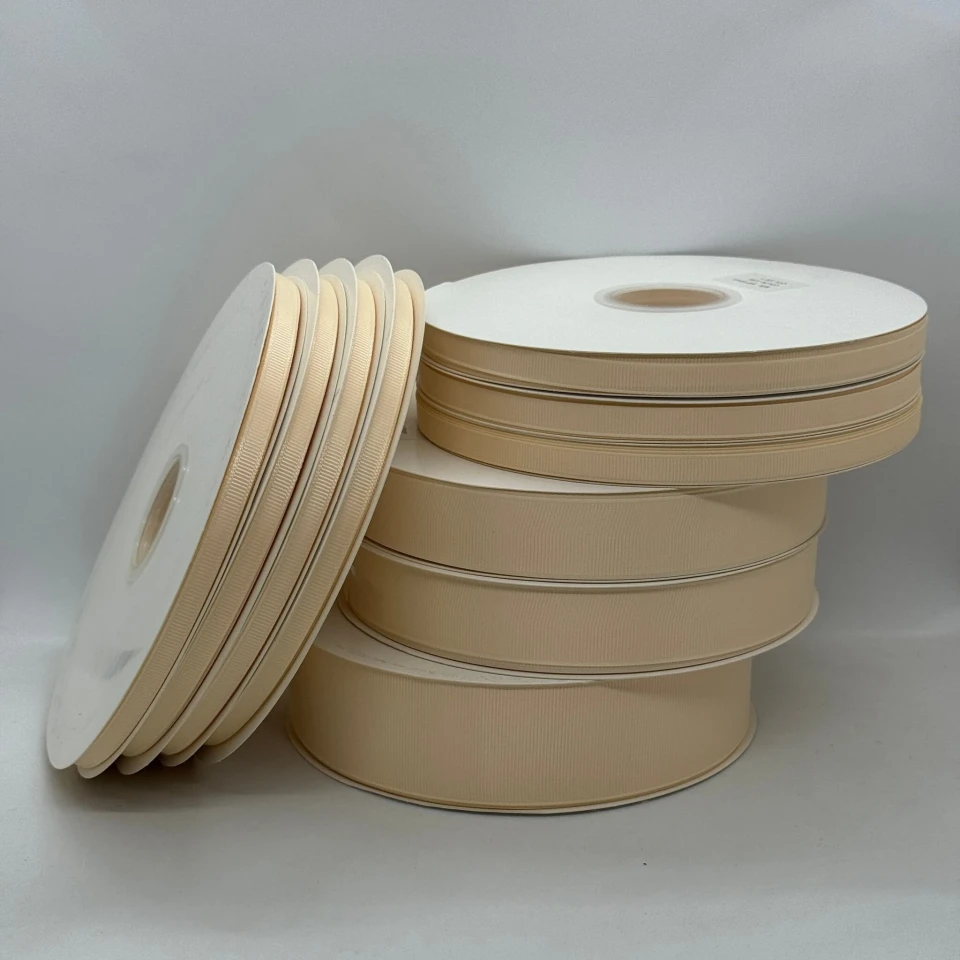 Стрічка репс 2,5 см (12*100 ярдів/91 м.), 1181 світлий бежевий