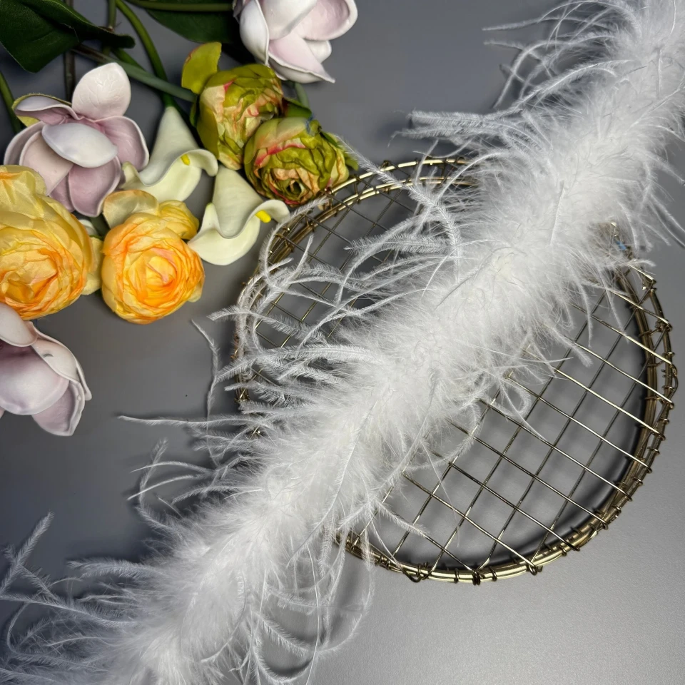 Пір'я страуса 10-15 см (2 метра), білий