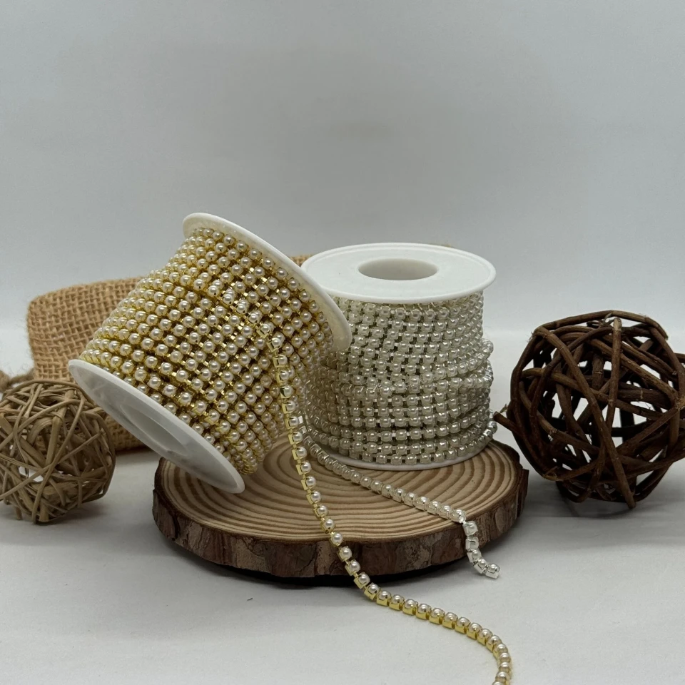 Цепі камні на бабінах з перлинами ss 16 4 мм  (10 ярдів), золото