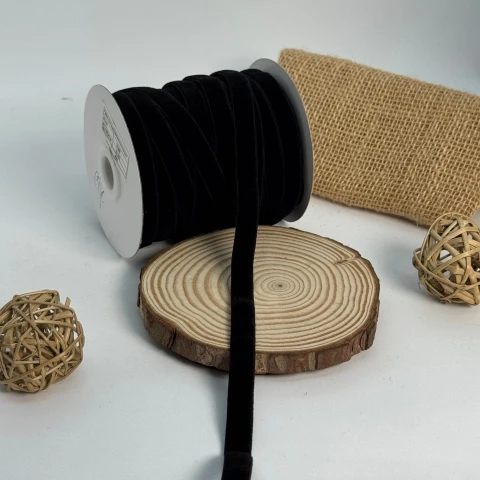 Стрічка оксамит еластична 1 см (25 ярдів/22,75 м), чорний