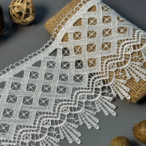 Мереживо поліестер 197 13,5 см.(9.2 метрів), молочний