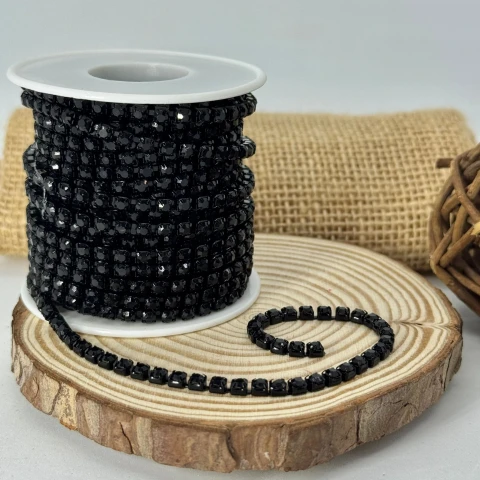 Цепи камни на бабинах ss 16 4 мм (10 ярдов), черный+черный
