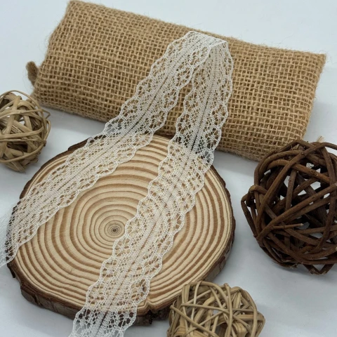 Мереживо не еластичне 1658-2 2.8см (400 ярдів/364 м.), 7 молочний