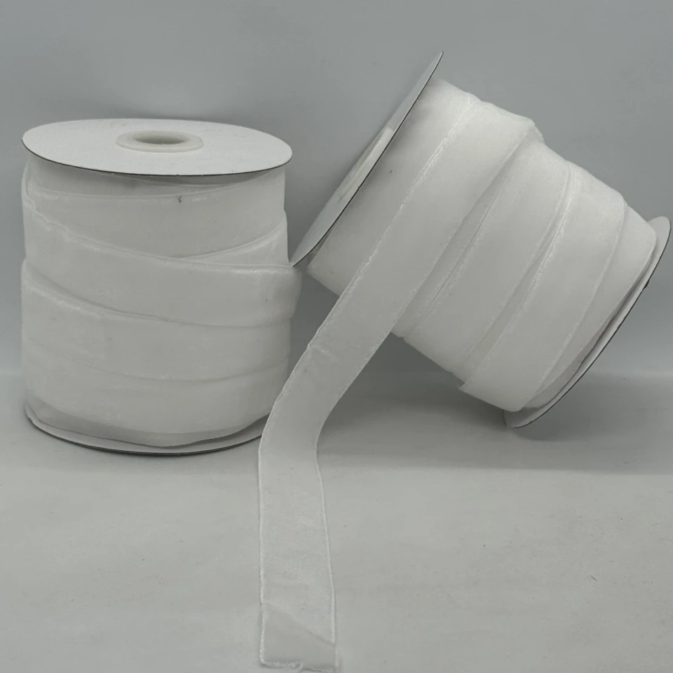 Стрічка оксамит 2 см (25 ярдів/22,75 м.), 02 теплий білий