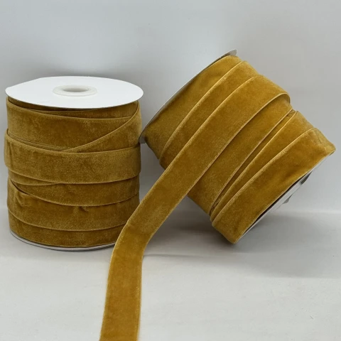 Стрічка оксамит 2 см (25 ярдів/22,75 м.), 24 мягкий бежевий