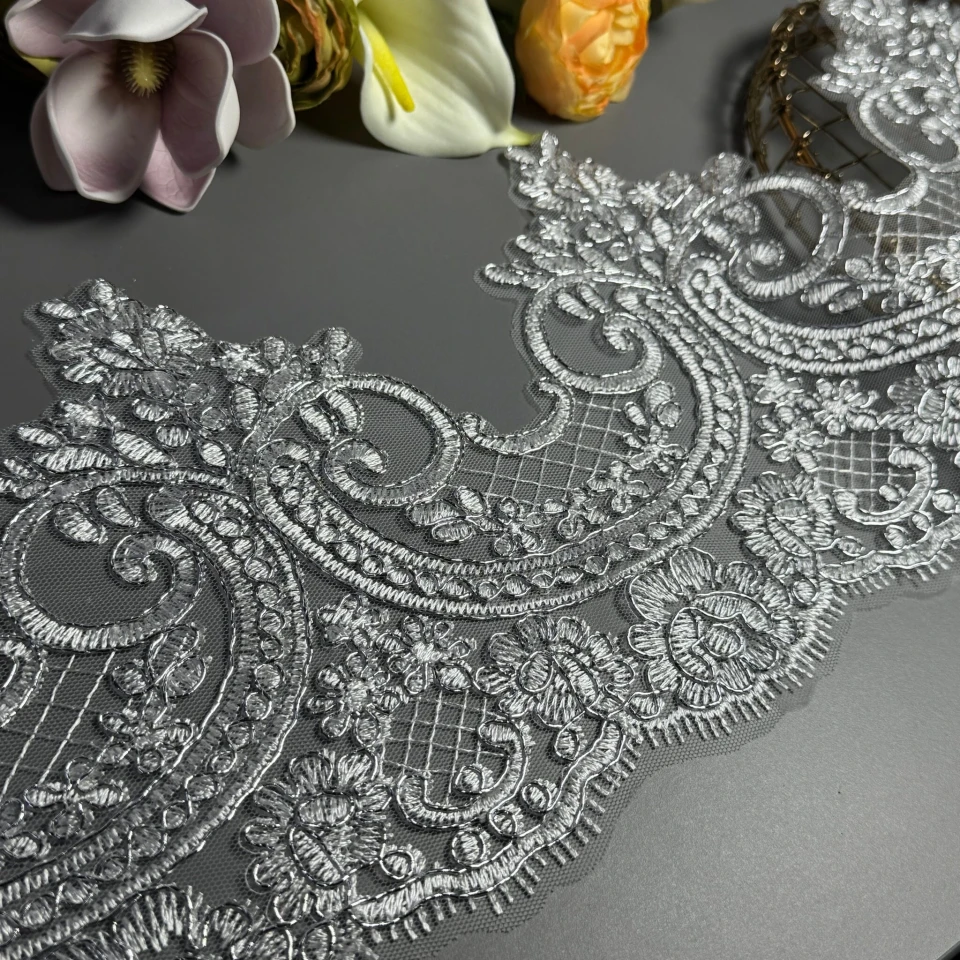 Мережево з кордовую ниткою та люрекс GD602854A 17 см.(16 ярдів/14.6 м.), срібло/теплий білий