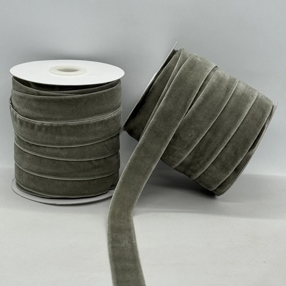 Стрічка оксамит 2 см (25 ярдів/22,75 м.), 94 світлий сірий