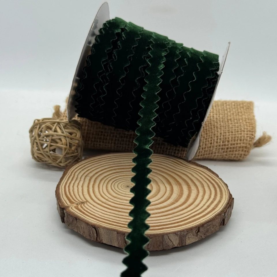 Лента вюнчик бархатная 1 см (25 ярдов/ 22,75 м.), 93 изумруд