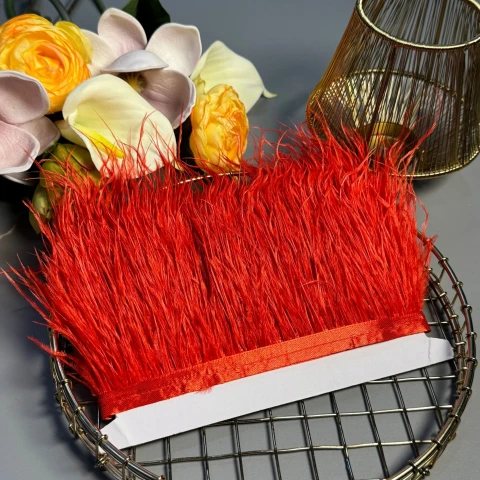 Пір'я на тасьмі 7-10 см (10 метрів), світлий червоний