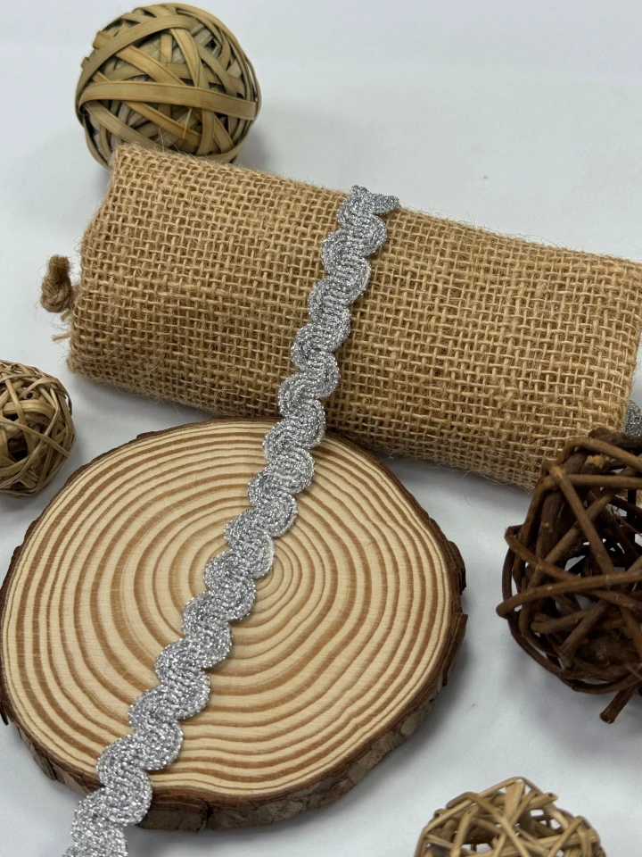 Тасьма люрекс 13-15850 (20 ярдів/18,28 м.), срібло