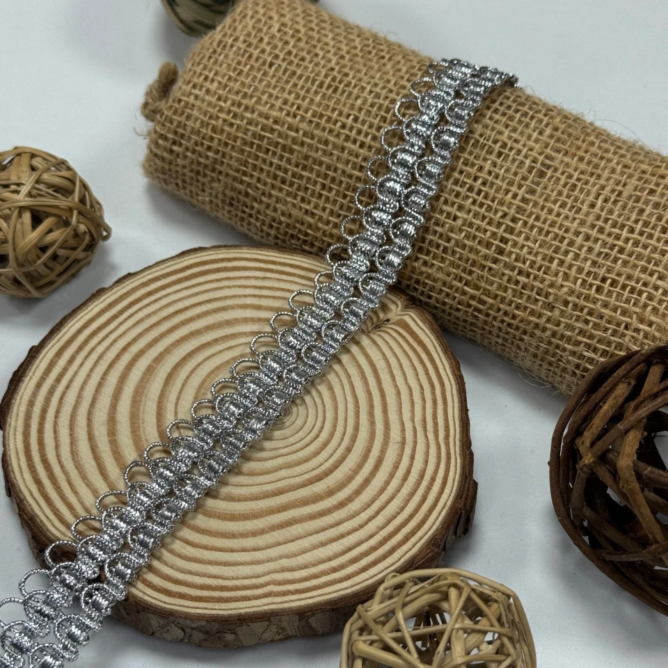 Тасьма люрекс 13-4683 (20 ярдів/18,28 м.), срібло