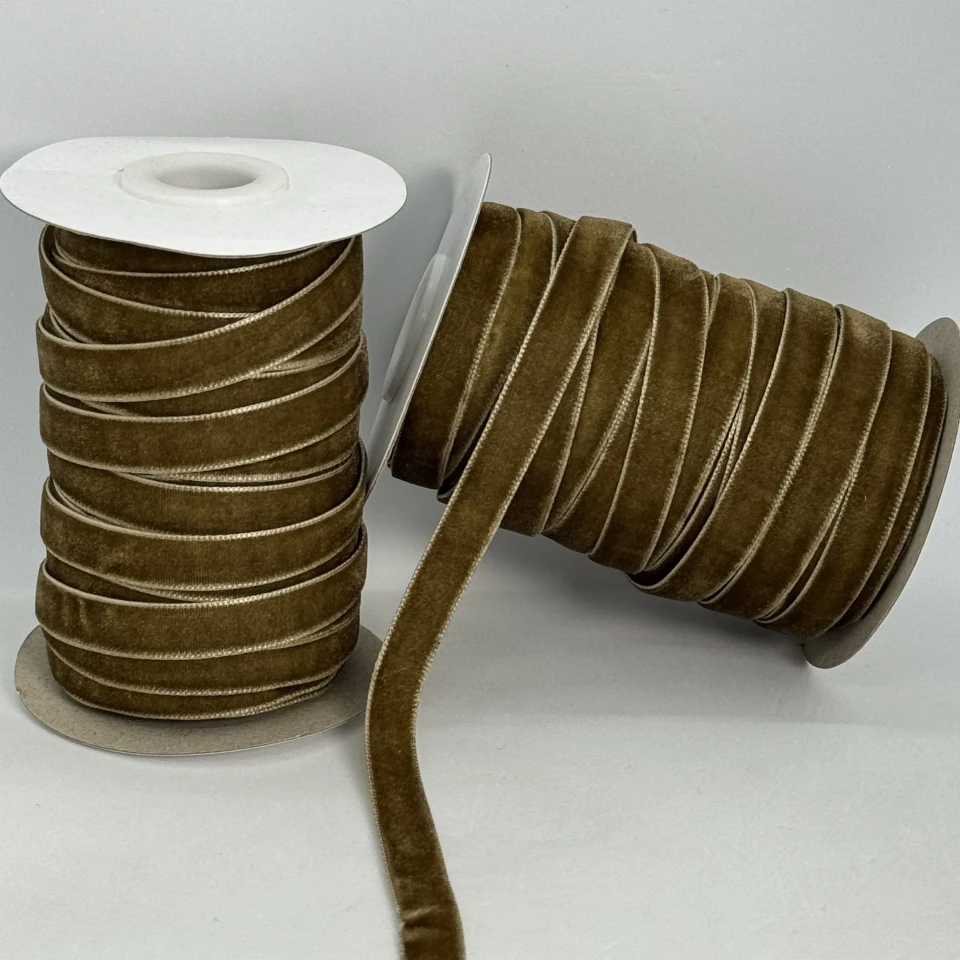 Стрічка оксамит 1 см (25 ярдів/22,75 м.), 61 бежевий