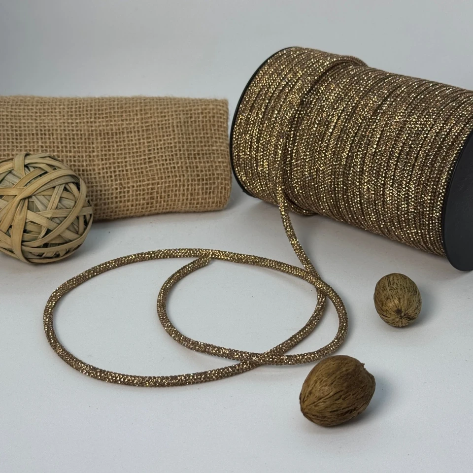 Стразовый шнур 4 мм 8 рядов (50 м), золото+бежевый LCT
