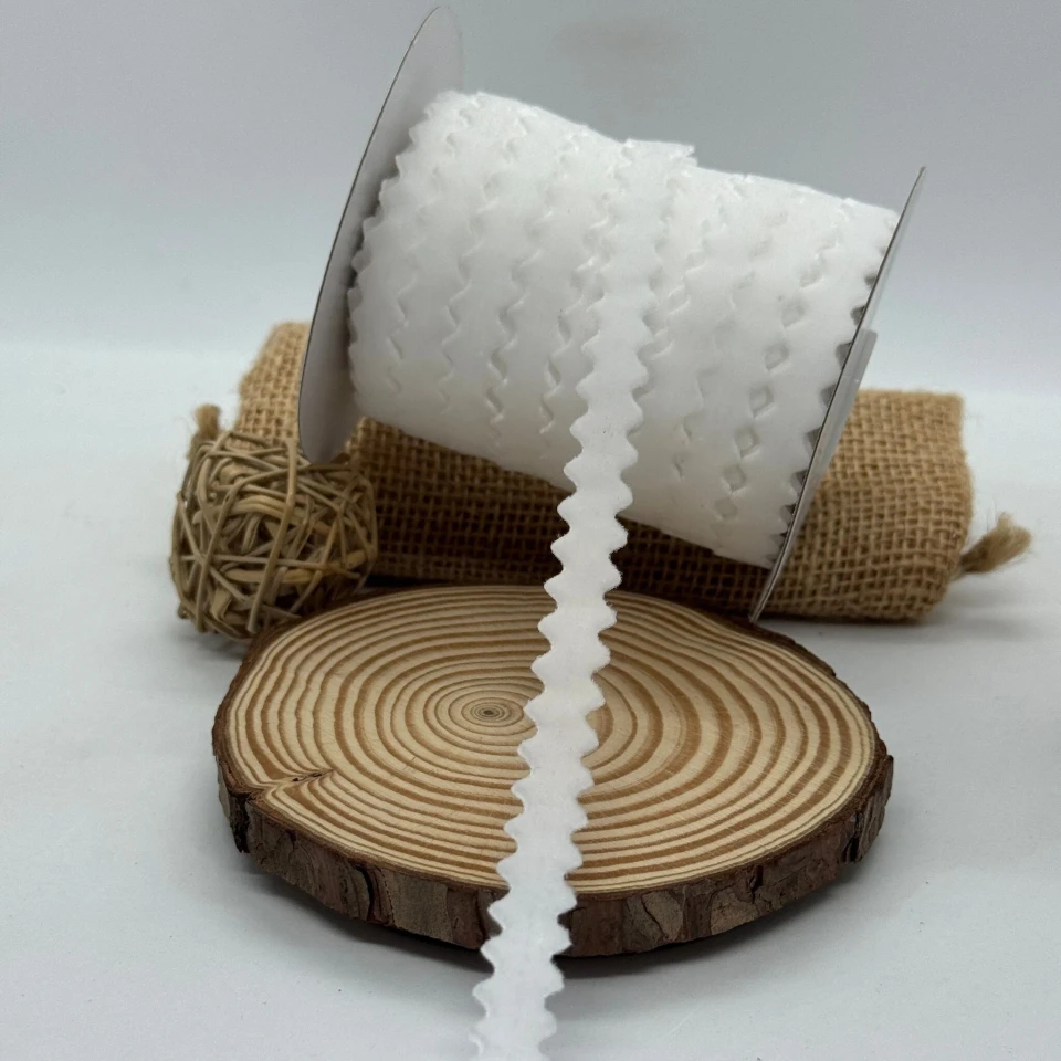 Стрічка вюнчик оксамитовий 1 см (25 ярдів/ 22,75 м.), 01 білий