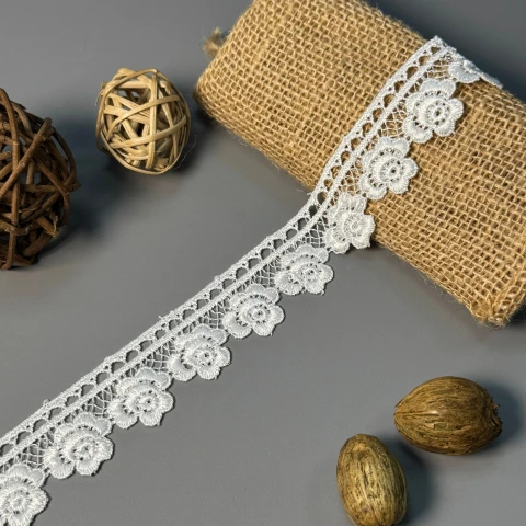 Мереживо поліестер 86 3 см.(8.8 метрів), молочний