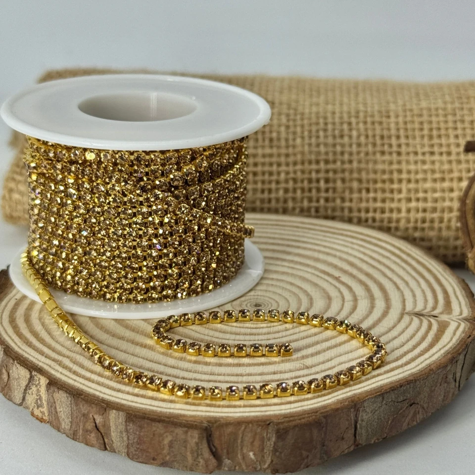 Цепі камні на бабінах ss 8 2.5 мм (10 ярдів), світло коричневий