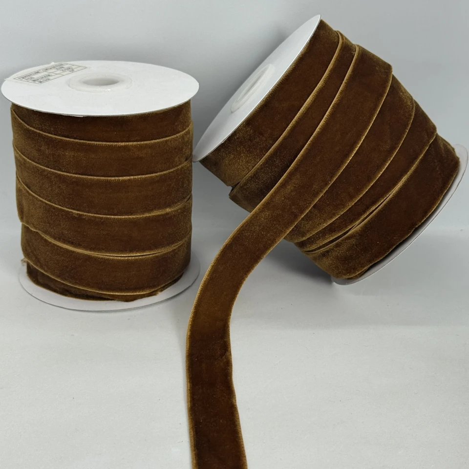 Стрічка оксамит 2 см (25 ярдів/22,75 м.), 67 світлий коричневий