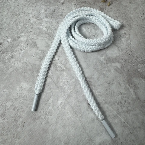 Шнурок в штани з хвилястим краем металевий кінчик (140 см), білий