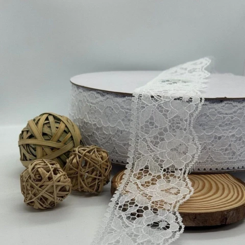 Мереживо поліестр кольорове 101 6 см (100 ярдів/91 м.), 1 білий