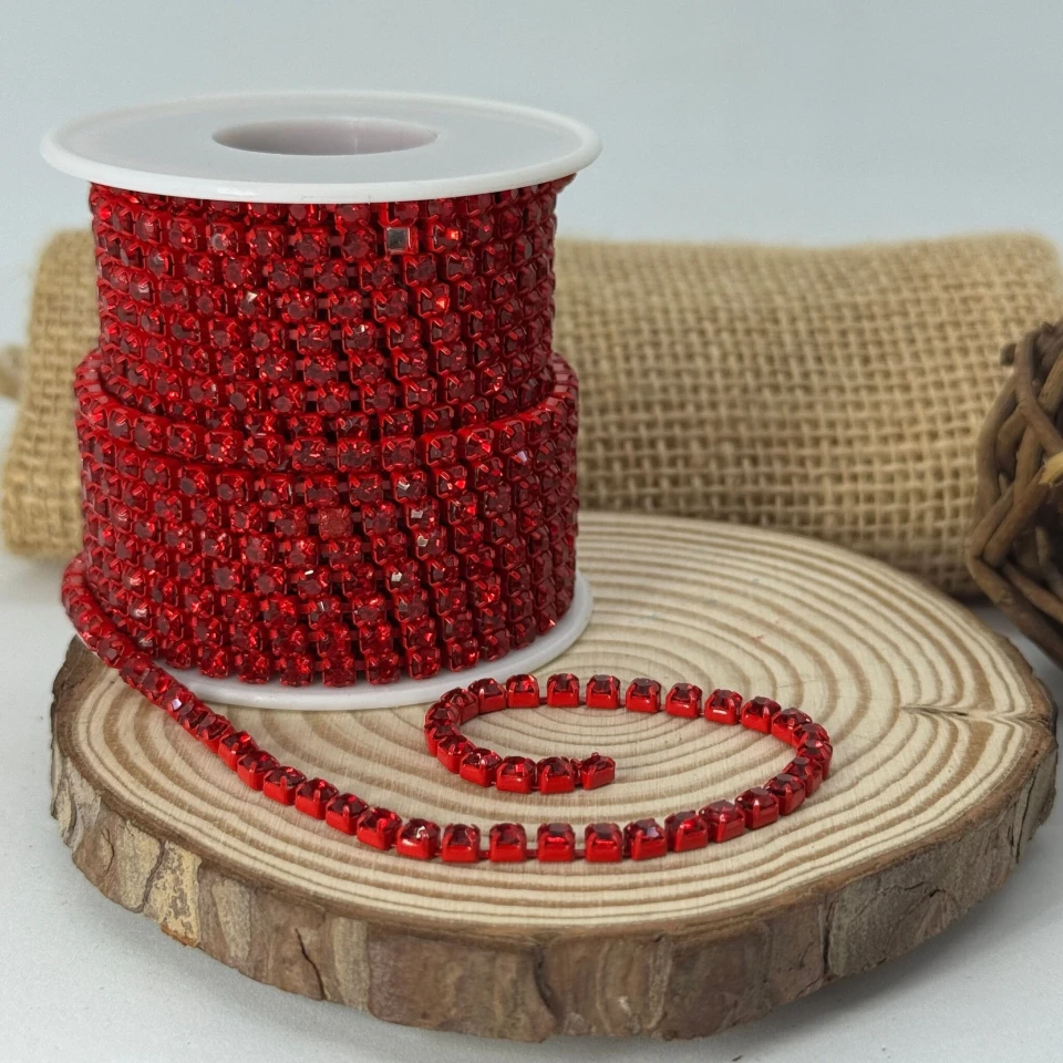 Цепі камні на бабінах ss 16 4 мм (10 ярдів), червоний