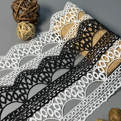 Мереживо поліестер 183 8 см.(18.5 метрів), молочний