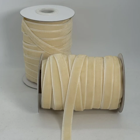 Стрічка оксамит 1 см (25 ярдів/22,75 м.), 04 темний молочний