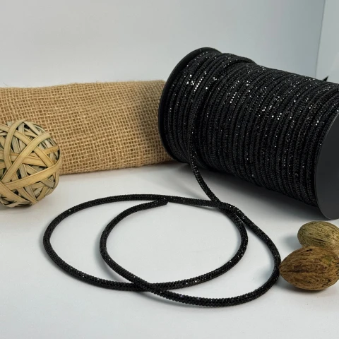 Стразовый шнур 4 мм 8 рядов (50 м), черный