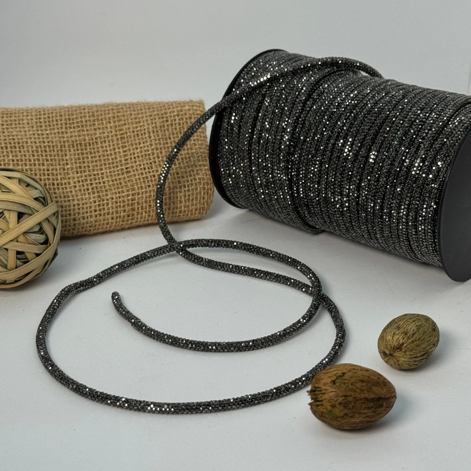 Стразовий шнур 4 мм 8 рядів (50 м), гематит HEMATITE