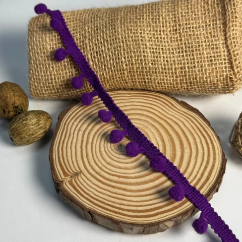 Тасьма з пампонами 6666-2 (20 ярдів/18,28 м.), 35 фіолетовий