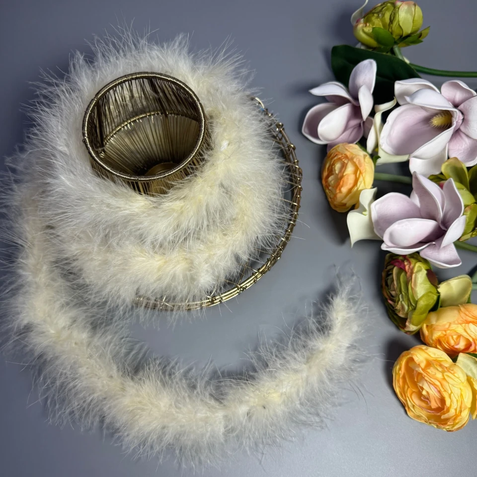 Пір'я боа 16 гр. (2 метра), 11 молочний